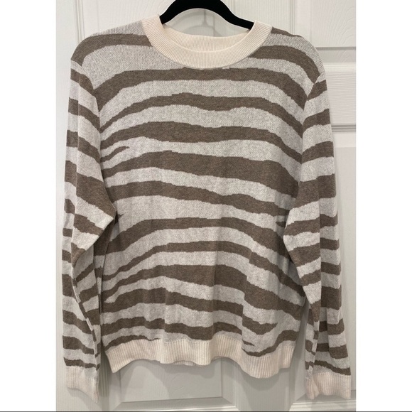 Sweater - Picture 1 of 2